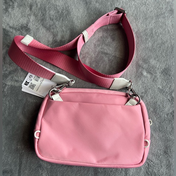 Lululemon Everywhere Belt Bag Convertible - Picture 2 of 5